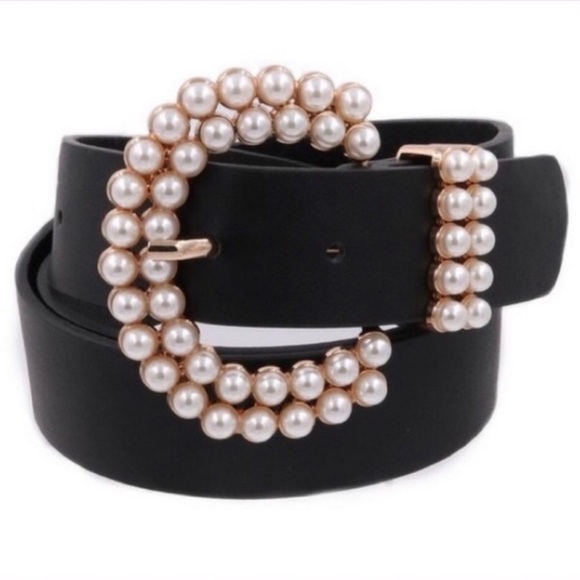 Accessories - Diva Pearl faux Leather belt 💕
